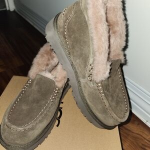 UGG Women's Slippers in Brown and Pink